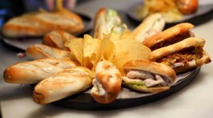位于那不勒斯的100 Montaditos位于Fuorigrotta，在西班牙连锁店开设了一家新餐厅