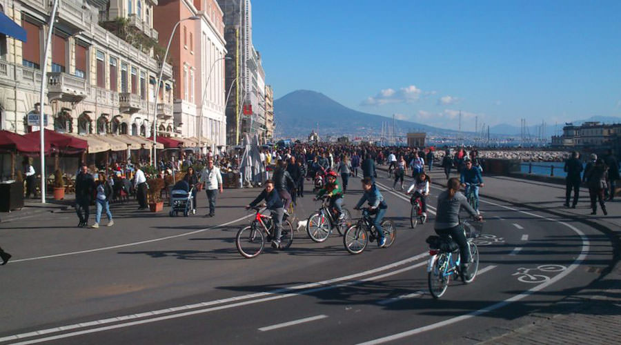 Dispositif de trafic temporaire pour le Bufala Fest 2018 à Naples sur la piste cyclable