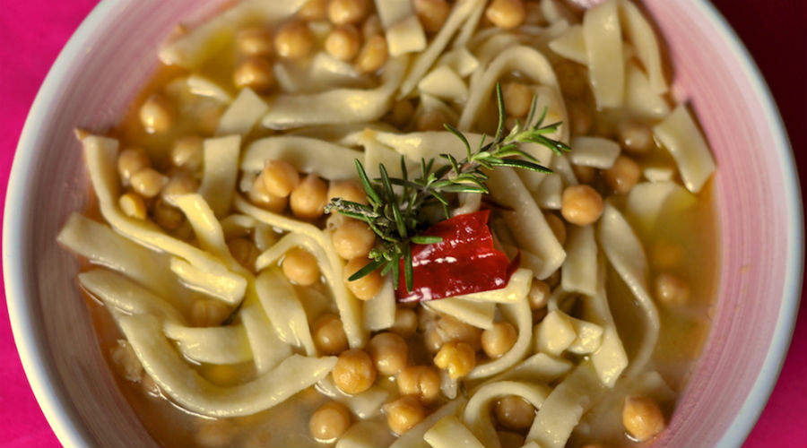 pasta y garbanzos