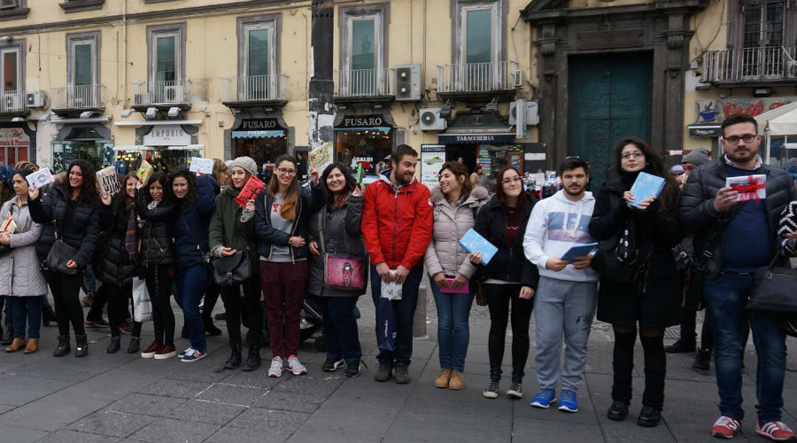 [Отменено] BookMob на площади Данте в Неаполе, бесплатный весенний обмен книгами