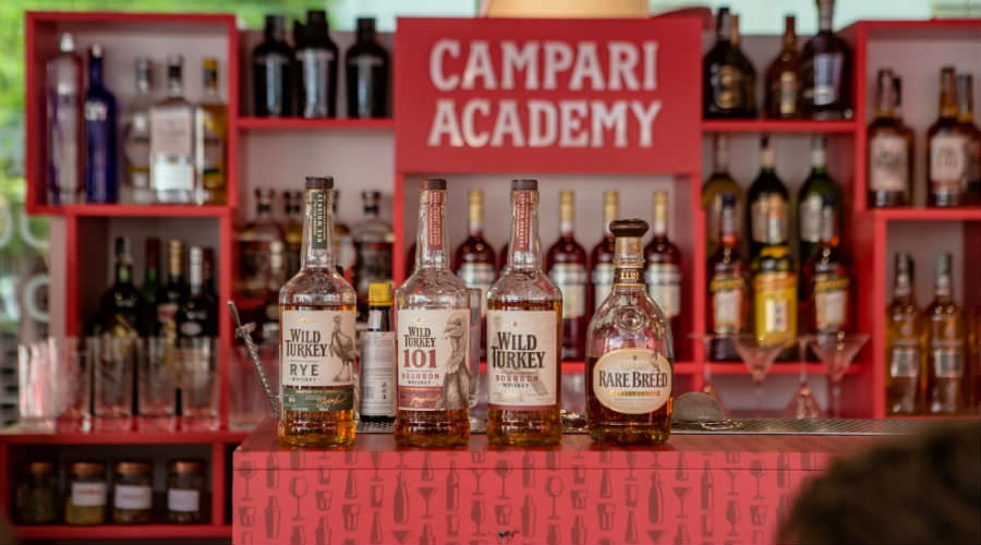 Campari Academy Truck 2018 em Nápoles: os segredos da mistura e bebidas à beira-mar