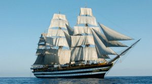 Kostenlose Besichtigung des Schiffes Vespucci im Hafen von Neapel für die 2018 Naples Shipping Week