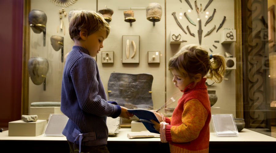 Crianças no museu