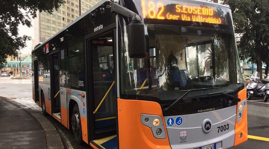 Bus nuevo en Nápoles