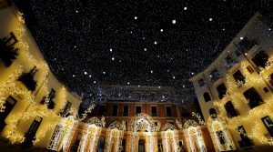 Luci d'artista 2018 in Salerno: Der Weihnachtsbaum, der gekreuzt werden kann, kommt