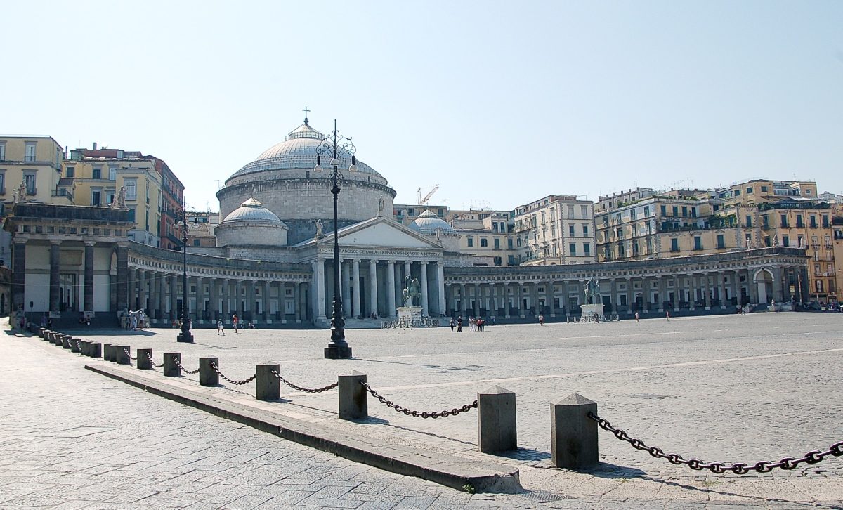 Piazza del Plebiscito en Nápoles