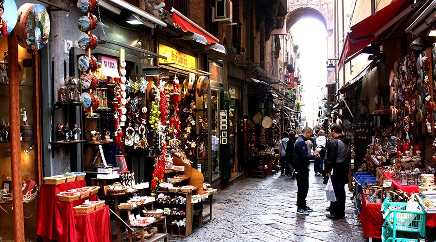 San Valentino a Napoli con San Gregorio Armeno in amore