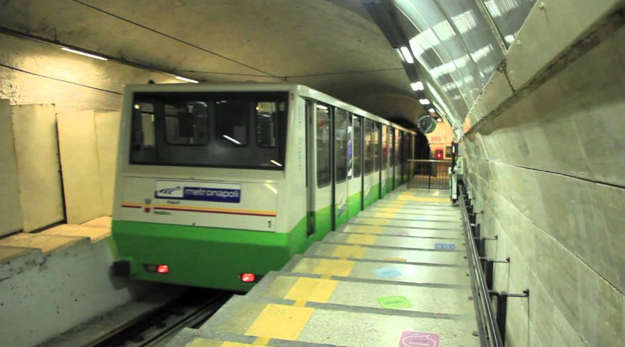 Zentrale Standseilbahn von Neapel