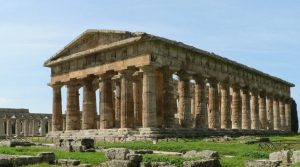 Paestum ، وتراجع في الزرقاء: لا يزال مسار ودية التوحد من الحديقة الأثرية في Paestum