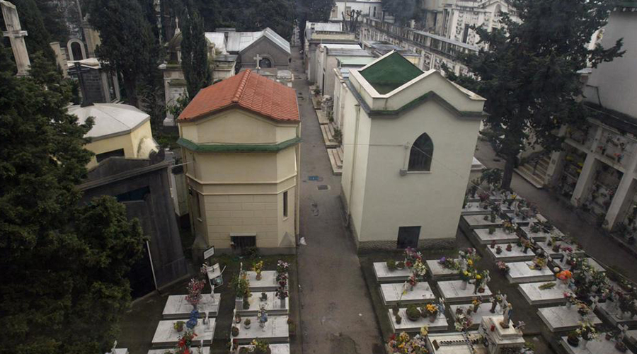 Cimitero di Fuorigrotta a Napoli