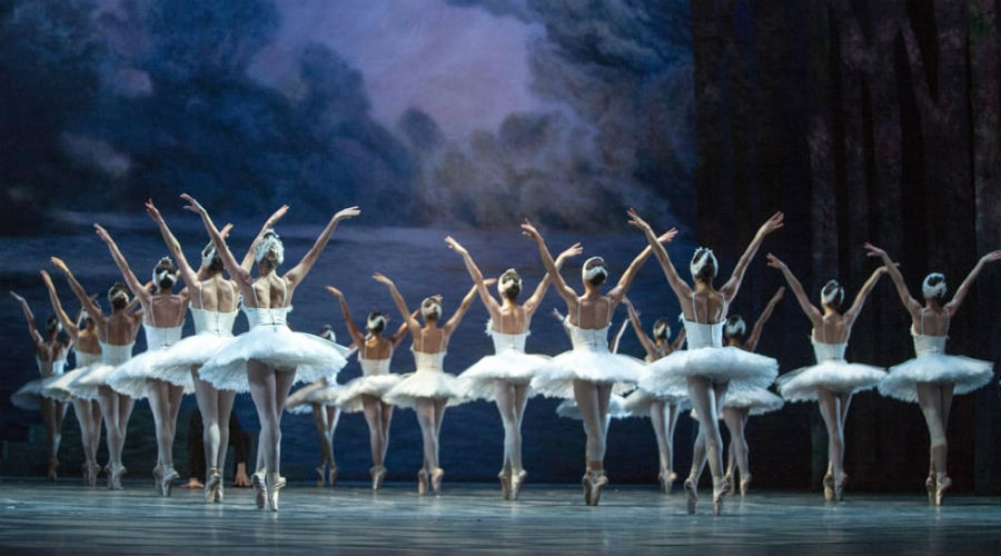 Il Lago dei Cigni al Teatro San Carlo di Napoli tra fiaba e amore