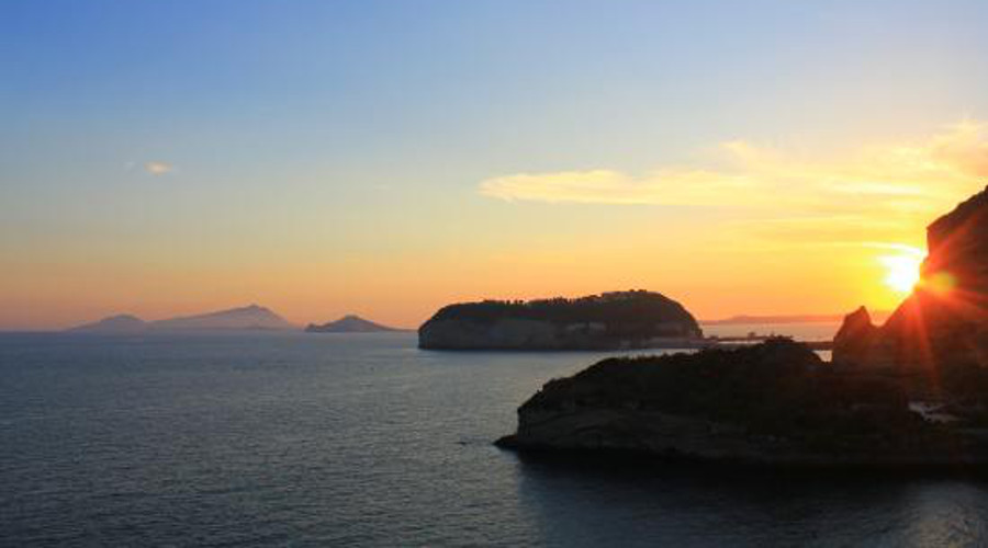 Atardeceres de verano en el Pausilypon.