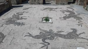 那不勒斯Via Terracina浴场的新发现：道路和地板出现了