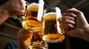 Ganzes Bierwochenende in Neapel: Bier und Brezeln dringen in Edenlandia ein