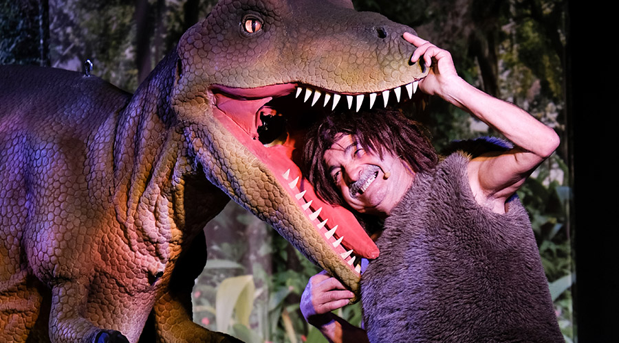 Cena de dinossauro ao vivo