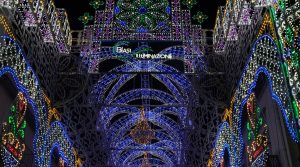 San Gennaro 2019 in Neapel: Beleuchtungen in der Via Duomo für das Fest