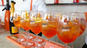 Spritzerò wird in Chiaia und Mergellina in Neapel mit kostenlosem Spritz bei der Einweihung eröffnet