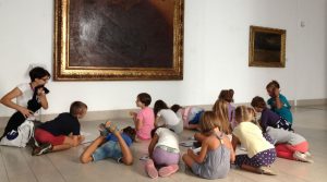 Niños en el museo