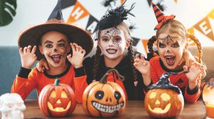 ハロウィーン、衣装の子供たち