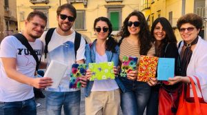 Bookmob in Neapel auf der Piazza Montecalvario: Im Oktober ist der Büchertausch wieder da