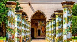 Familientag im 2019 Museum: Der Kreuzgang von Santa Chiara wird eröffnet