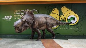 Ein Dinosaurier im Campania Shopping Center: Reproduktion in Originalgröße