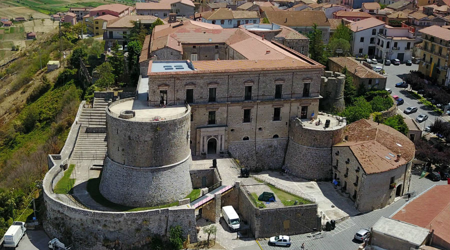 2019 Christmas at the Macchiaroli Castle in Teggiano, celebrating the court holidays