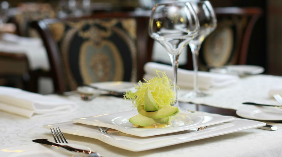 Conjunto de mesa de restaurante