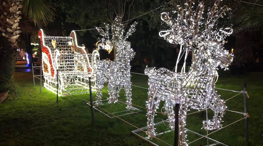 Weihnachtsmanndorf 2019 und Künstlerlichter in Bacoli