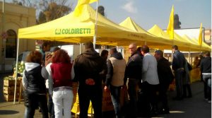 أسواق الأغذية الزراعية في Campagna Amica Coldiretti في نوفمبر 2019 في نابولي