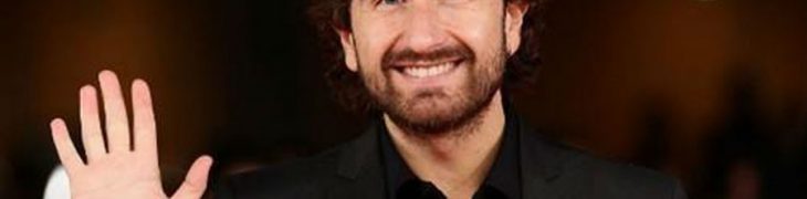 Alessandro Siani sorridente