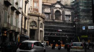 [Update] Die Galleria della Vittoria in Neapel ist geschlossen: Ein Gerüst kann in der Via Acton einstürzen