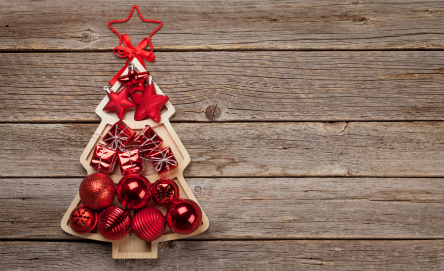 árbol de navidad en placas de madera, cubierta para artículo millacolata a napoli 2019