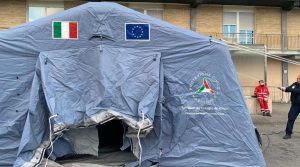 那不勒斯冠状病毒：Cardarelli，San Paolo和San Giovanni Bosco的分流帐篷