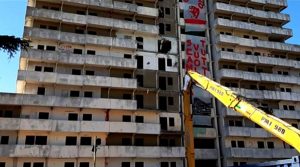 Vele di Scampia: al via l'abbattimento della Vela Verde, il quartiere esulta