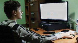 Coronavirus, Schulen in Neapel geschlossen: Protom bietet seine virtuelle Realität an