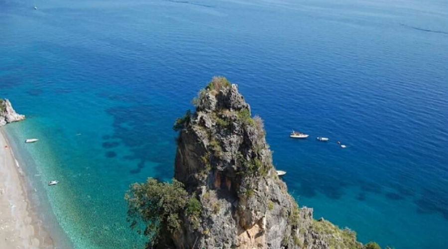 La spiaggia della Resima riapre: a Scario un angolo di paradiso