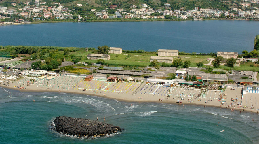 Les plages gratuites de Bacoli rouvrent avec l'application LibroLido