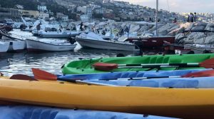 Processione a mare di San Gennaro a Napoli con kayak gratuiti