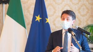 Nuovo DPCM Covid: Conte conferma la chiusura alle 18 e il blocco di cinema e teatri
