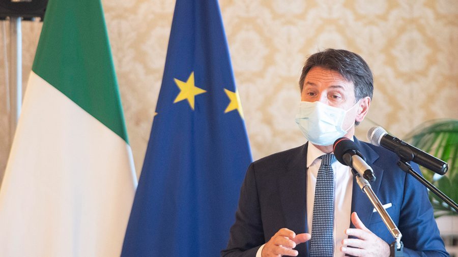 The Prime Minister Giuseppe Conte with the mask