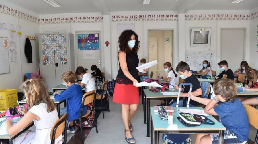 Schools closed in Campania: the new anti-Covid 19 ordinance by De Luca |  Napolike.it