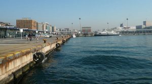 Das alte Bourbon-Dock wurde im Hafen von Neapel entdeckt