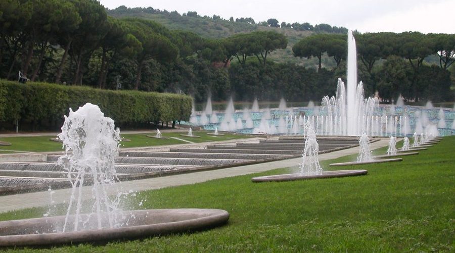 Le projet de banc blanc est né à Naples pour les victimes de la route