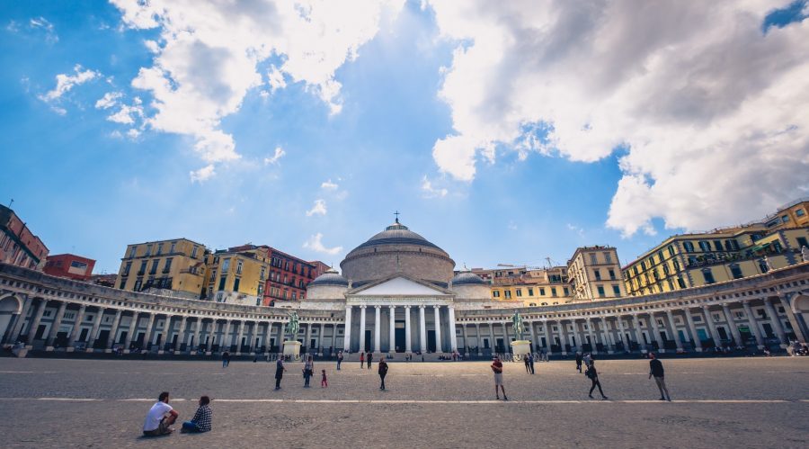 Piazza del Plebiscito a Napoli