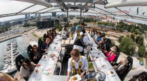Abendessen im Himmel in Benevento: Sie können in einer Höhe von 50 Metern schwebend essen