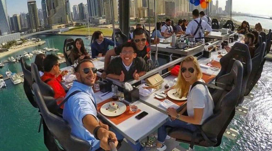 Dinner in the Sky en Nápoles: restaurante a 50 metros de altura desde el desayuno hasta la cena