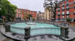 La Fontana del Tritone a Napoli torna in funzione in Piazza Cavour