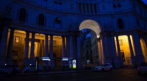 Galleria Umberto I in Neapel, die Beleuchtung in den Arkaden kehrt zurück: Der Effekt ist wunderschön