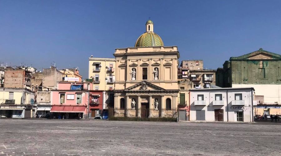 Piazza Mercato en Nápoles remodelada